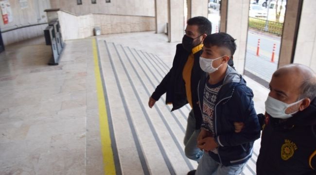 Şaka yapmak istedi, arkadaşını başından vurdu