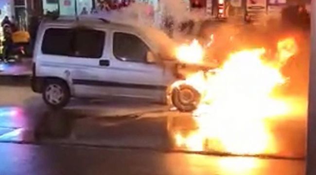 Seyir halindeki araç alev alev yandı