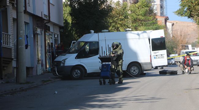 Şüpheli paket patlatıldı, kedinin tepkisi gülümsetti