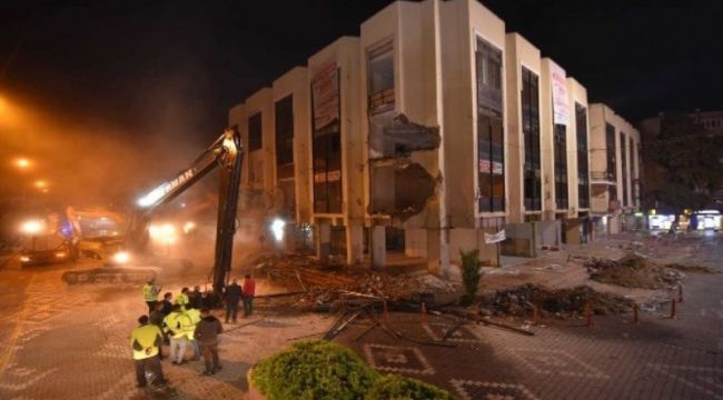 TORBALI BELEDİYESİ'NDE YIKIMA BAŞLANDI ”