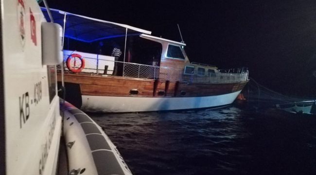 TUR TEKNESİ BALIK ÇİFTLİĞİ KAFESİNE ÇARPTI