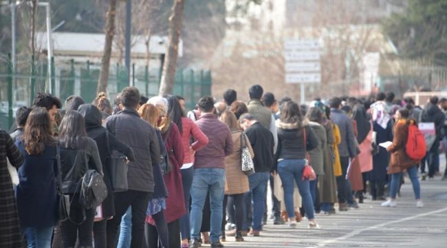 Üniversiteli işsizler için CHP'den kanun teklifi