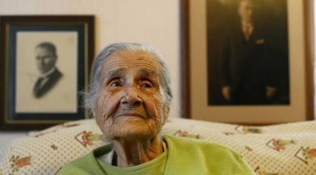 YAPTIĞI RESİMLERLE ÖĞRENCİLERE DESTEK OLDU