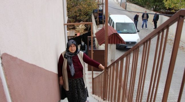 Yaşlı kadın 'sahte polis' tuzağıyla dolandırıldı