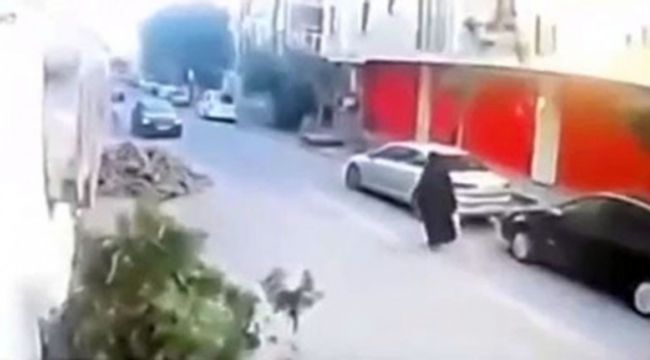 Yeni doğan bebeği çöpe attılar