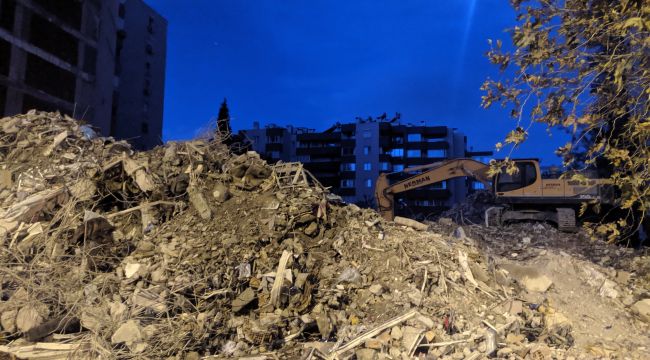 YILMAZ ERBEK APARTMANINDAN 3 KİŞİNİN DAHA CESEDİ ÇIKARILDI
