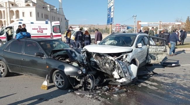 Yoldan çıkıp üçüncü bir araca da çarptı