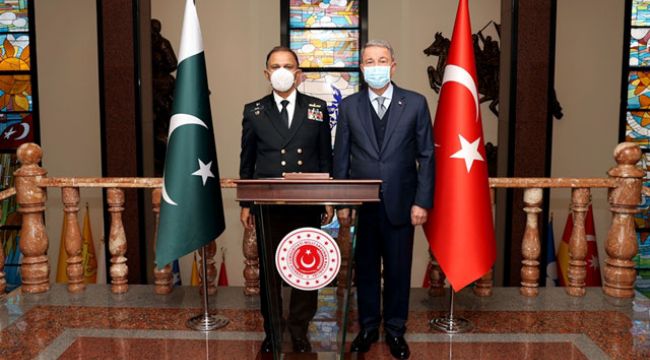 Bakan Akar, Pakistan Deniz Kuvvetleri Komutanı'nı kabul etti