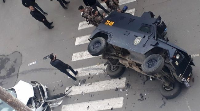 Batman'da zırhlı araç ile otomobil çarpıştı