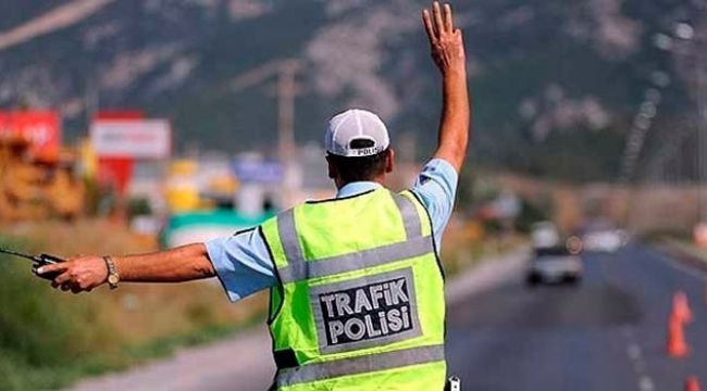 ‘DUR’ İHTARINA UYMAYAN SÜRÜCÜ KAZA YAPTI