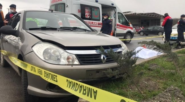 Düzce'de Ambulans otomobile çarptı