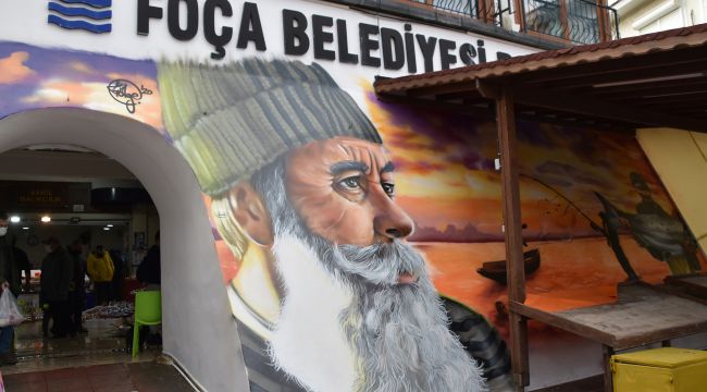 FOÇA BALIK HALİ DUVARINDA GRAFİTİ