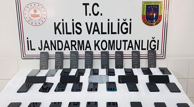 Gümrük kaçağı 40 cep telefonu yakalandı
