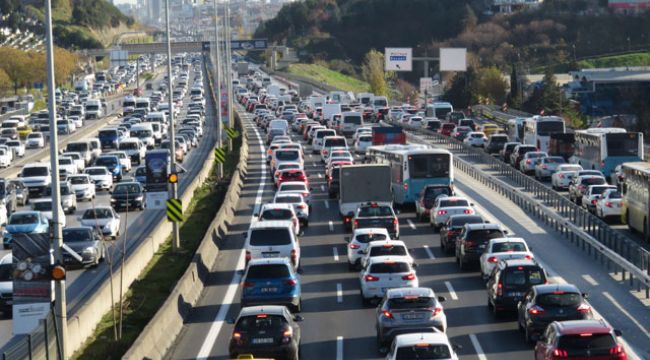 Hafta sonu kısıtlamasına saatler kala trafik yoğunluğu