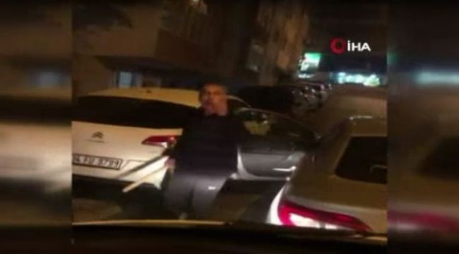 Hastane personelinin olduğu servis aracına  saldırı