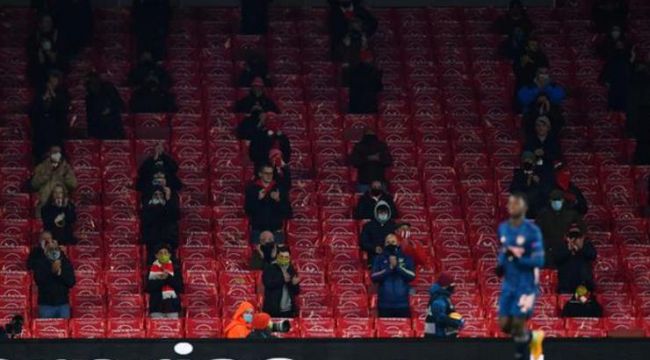 İngiltere'de tribünler yeniden seyirciye kavuştu