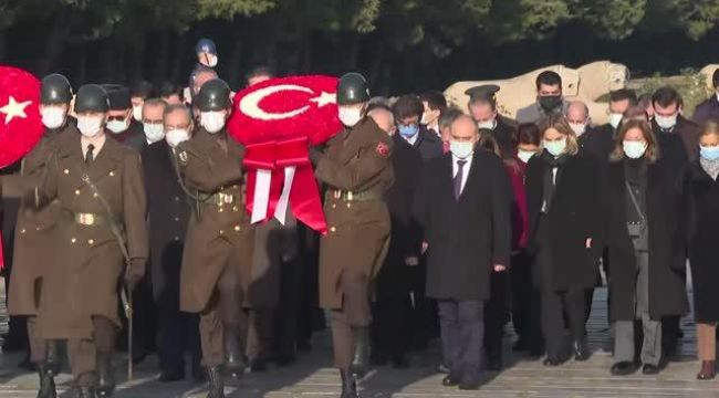 İsmet İnönü, mezarı başında anıldı