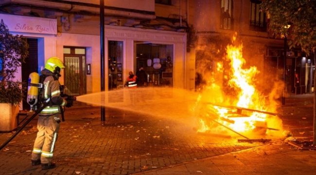 İspanya'da göçmenlerin kaldığı binada yangın çıktı
