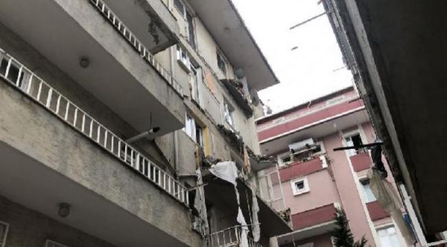 İstanbul’da bir binanın balkonları çöktü