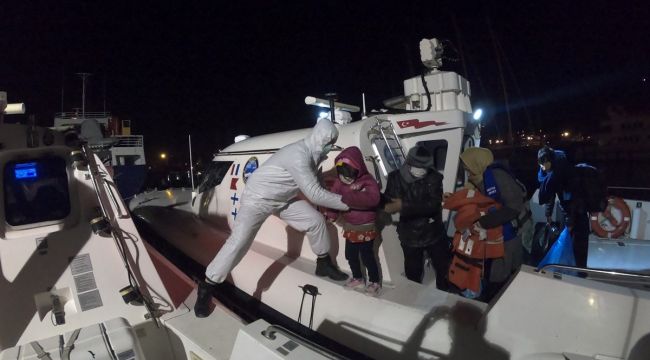 İZMİR’DE 56 GÖÇMEN KURTARILDI
