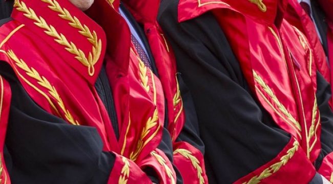 İZMİR'DE HAKİM VE SAVCILAR DEĞİŞTİ