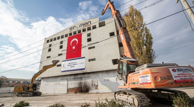 İZMİR'İN KALBİNDE KENTSEL DÖNÜŞÜM İÇİN İLK YIKIM
