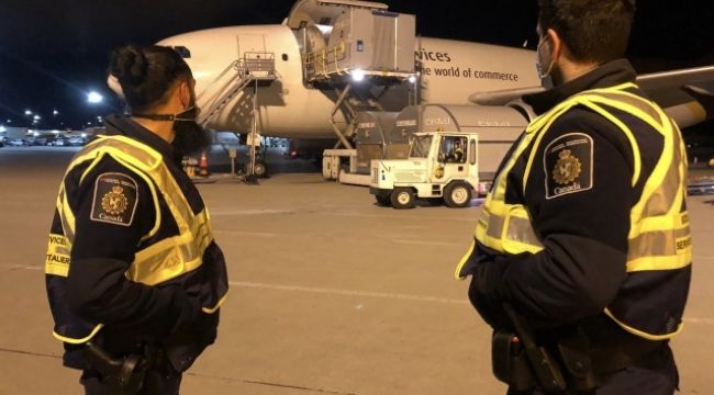 Kanada'ya, Covid-19 aşılarının ilk dozları ulaştı