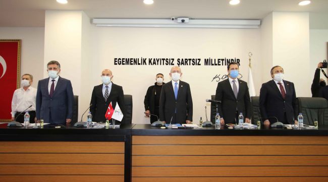 KILIÇDAROĞLU, APARTMAN GÖREVLİLERİYLE BULUŞTU