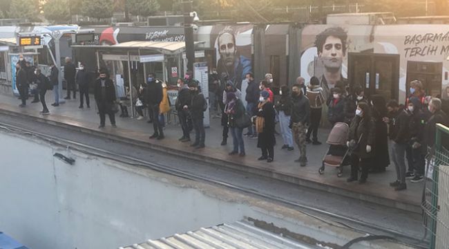 Metrobüs ve tramvaylarda yoğunluk