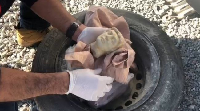 Paha biçilemez eserler süpürge kutusundan çıktı