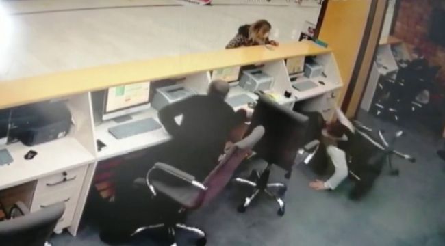 Sosyal mesafe kuralına uydu, kendini yerde buldu