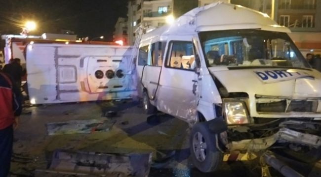 Tarım işçilerini taşıyan midibüs minibüs ile çarpıştı