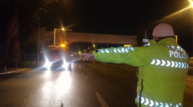 TRAFİK POLİSLERİNDEN KISITLAMA DENETİMİ