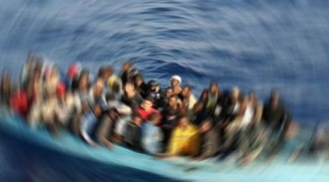 Tunus'ta mültecileri taşıyan tekne alabora oldu
