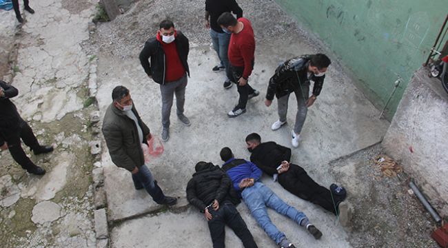Uyuşturucu tacirlerine film gibi baskın
