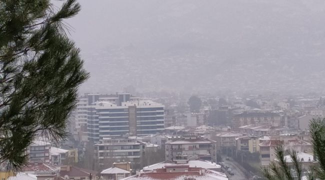 10 yıl aranın ardından Tire merkeze kar yağdı