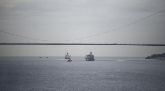 ABD savaş gemisi İstanbul Boğazı'ndan geçti!