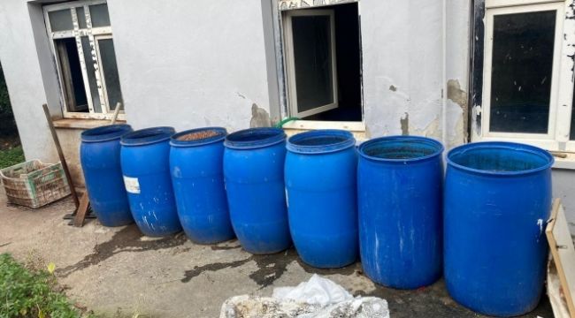 Adana'da 2 bin 443 litre sahte içki ele geçirildi