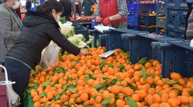 ALİAĞA’DA YILIN İLK PAZARI KURULDU