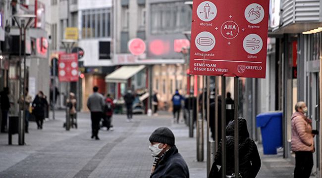 Almanya'da son 24 saatte korona virüsten 944 ölüm