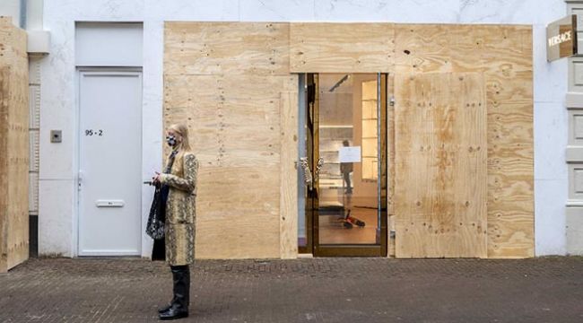 Amsterdam'da ünlü mağazalardan yağmalara önlem