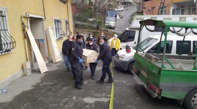 Annesini ve ağabeyini koli bandıyla boğarak öldürdü