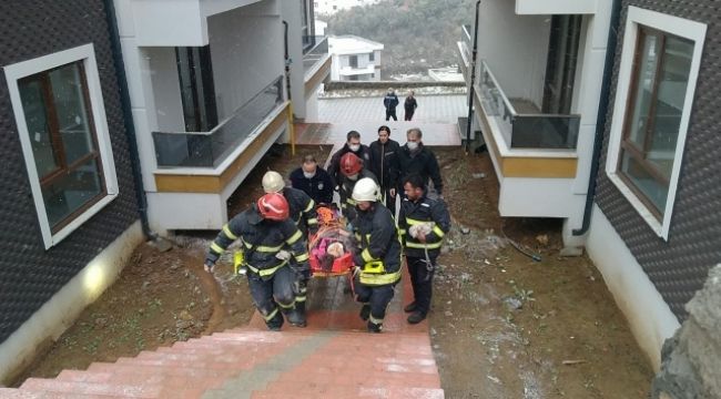 Asansör boşluğuna düşen genç kızı itfaiye ekipleri kurtardı