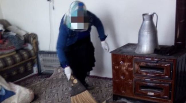 Aşı vurmaya gittiği yaşlı kadının evini süpürdü