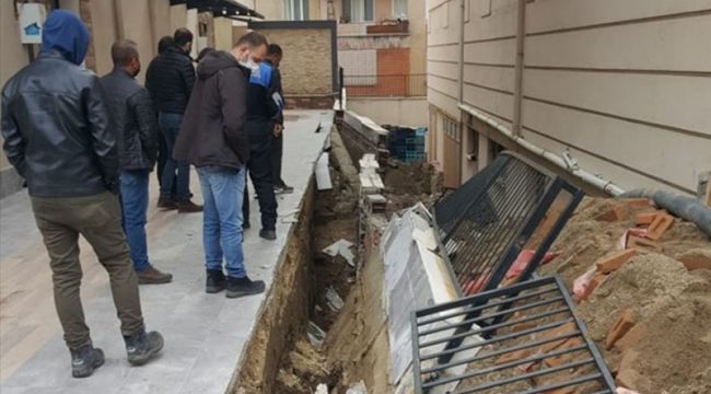 Bergama'da kazı sırasında apartmanın çevre duvarı yıkıldı