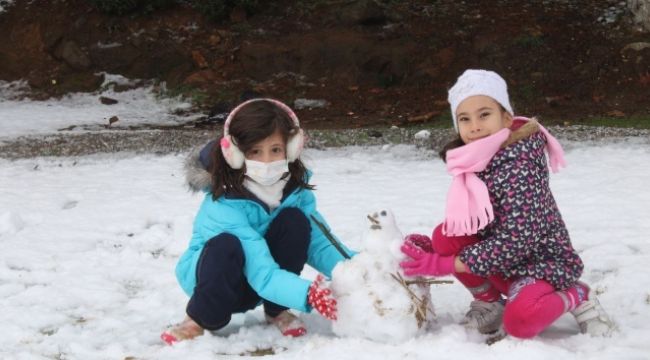 Bergama'da uzun bir süre sonra kar sevinci