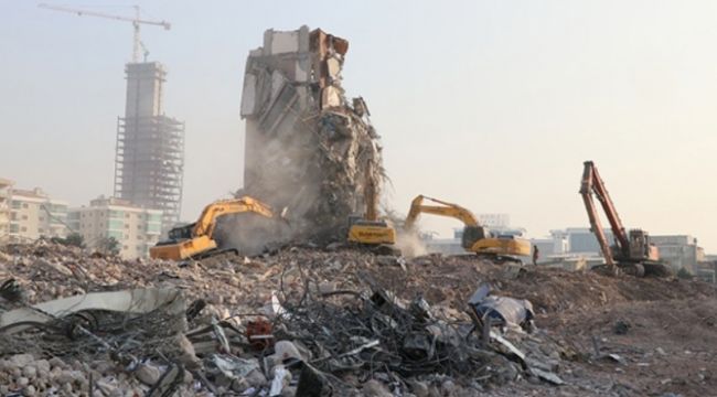 DEPREMİN ARDINDAN İNŞAAT ÇALIŞMALARI BAŞLADI