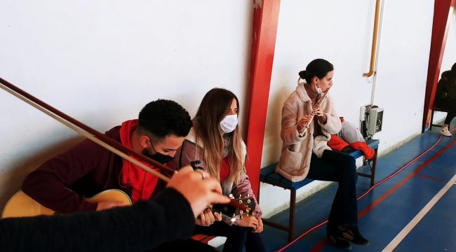 Dikilili gençler Ege türkülerinin izinde