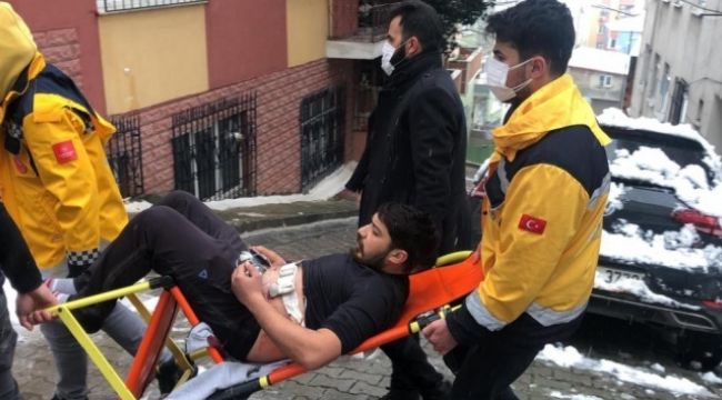 Evinde silahla oynarken kendisini vurdu
