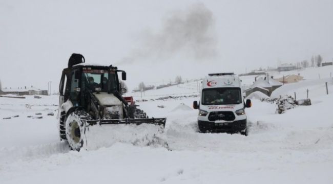 Hamile kadın 4 saatlik çalışmayla hastaneye ulaştırıldı